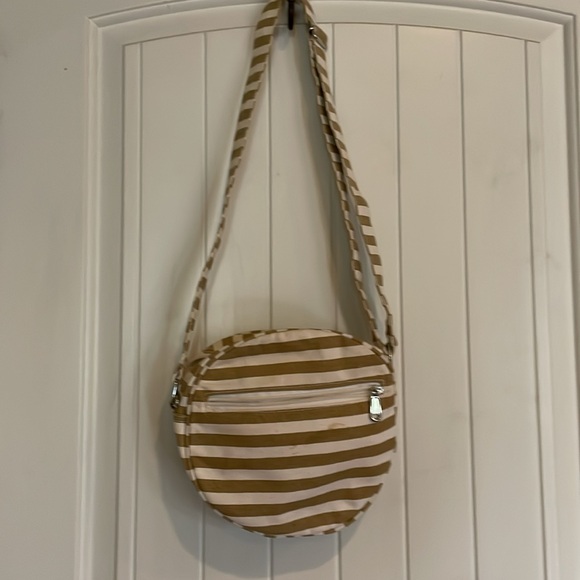 Sun N Sand accessories tan/white stripped purse with Pineapple design - Picture 4 of 6
